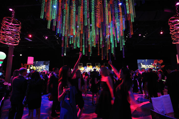 策劃企業(yè)年會(huì)的意義及會(huì)場布置技巧