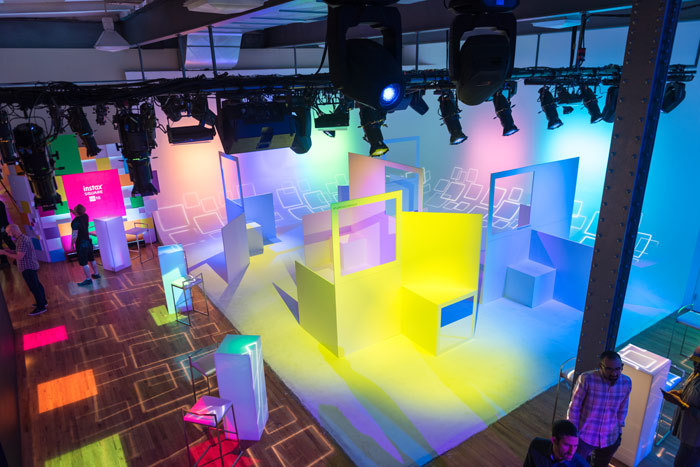 展臺(tái)搭建中最應(yīng)該注意的就是材料結(jié)構(gòu)的牢固性